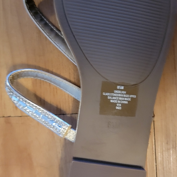 Left shoes only and sandals-amputee - Picture 8 of 9